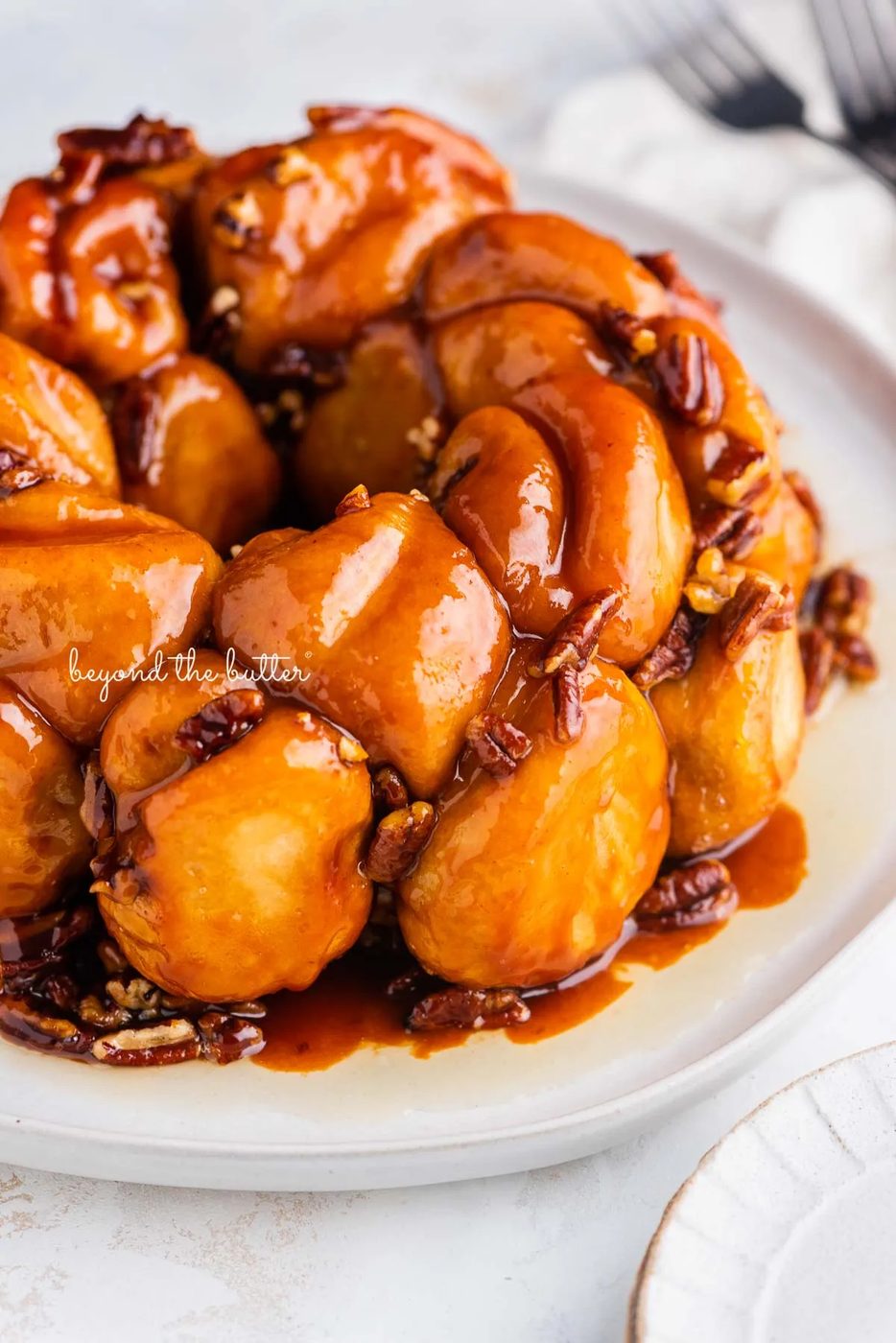 Monkey bread breakfast treat on a white dessert plate and white background | © Sovuh