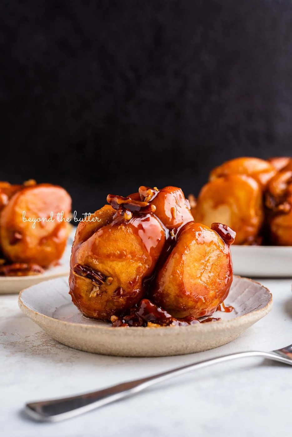 Plates of warm ooey-soft-centered monkey bread | © Sovuh