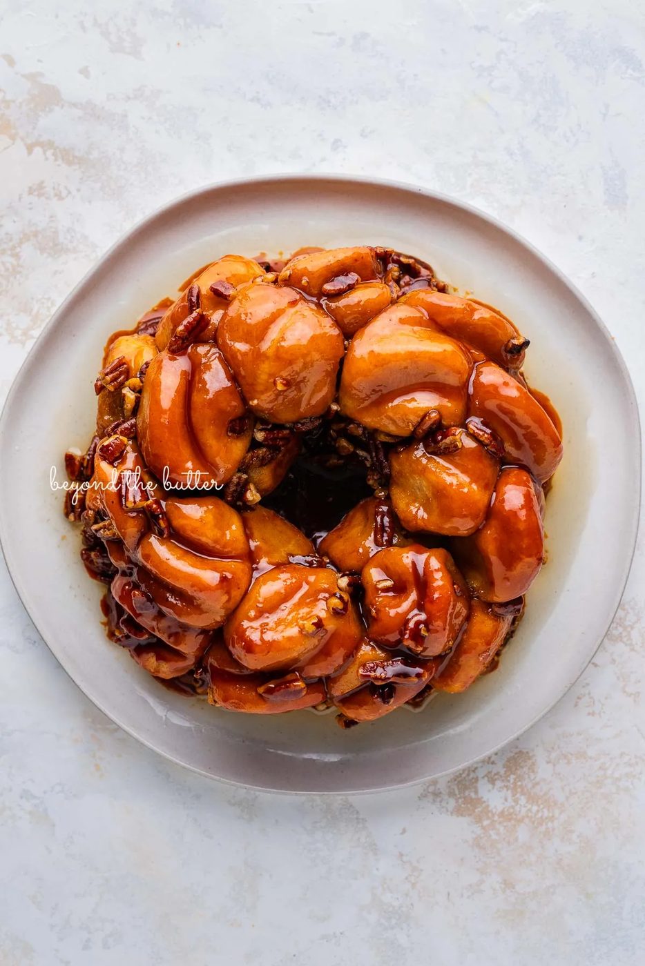 5 ingredient butterscotch bundt rolls on a white dessert plate and white background | © Sovuh