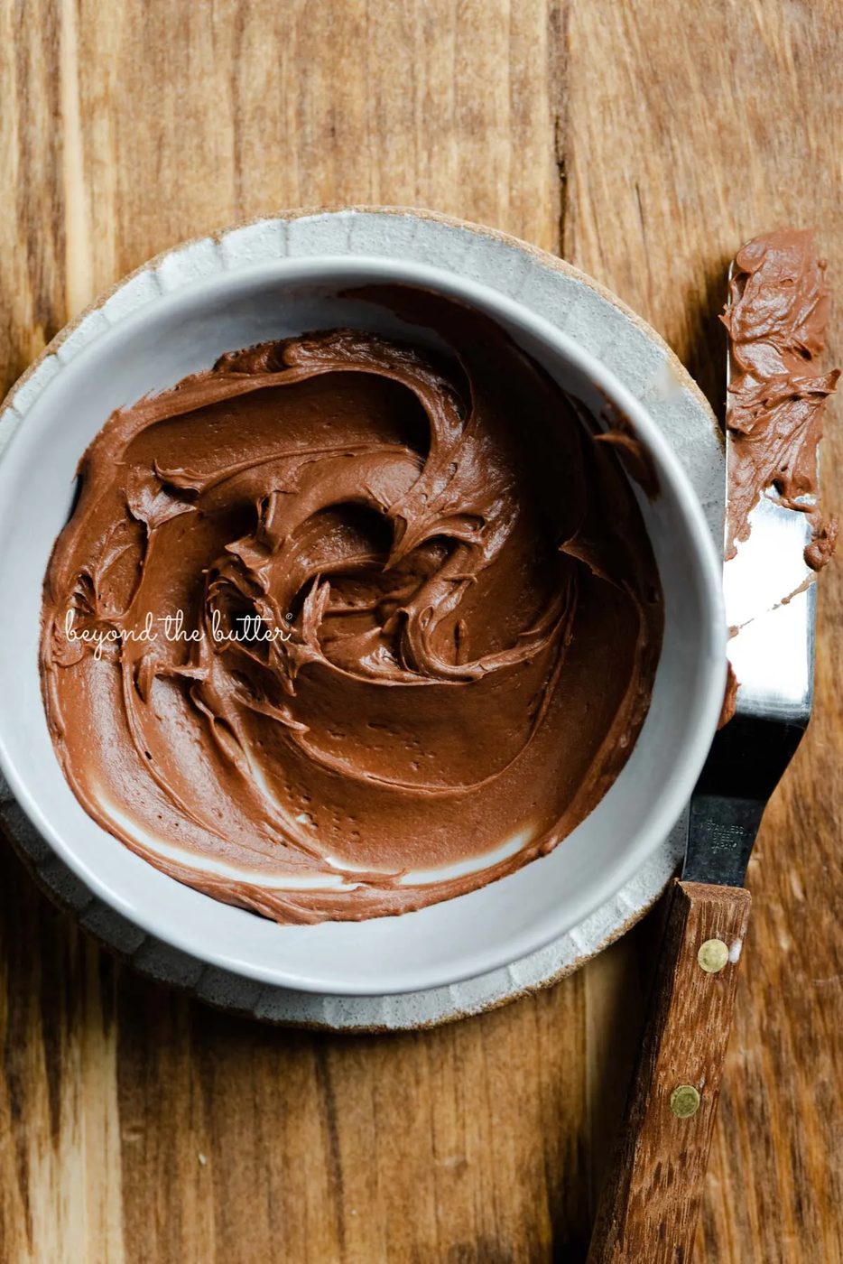 Chocolate cream cheese frosting for the banana chocolate chip snack cake | All images © Sovuh