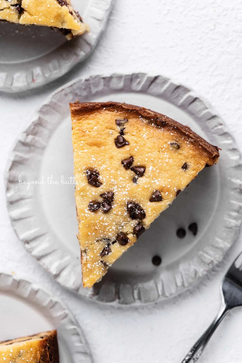 Individual slices of chocolate chip ricotta cake on handmade ceramic plates | © Sovuh