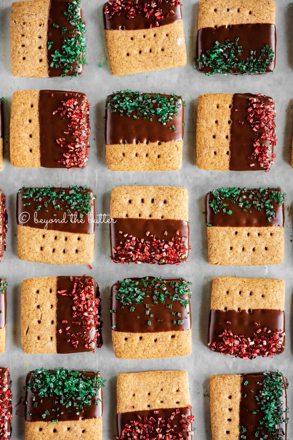 Cookie sheet with rows of Chocolate Dipped Graham Cracker Sqaures | © Sovuh