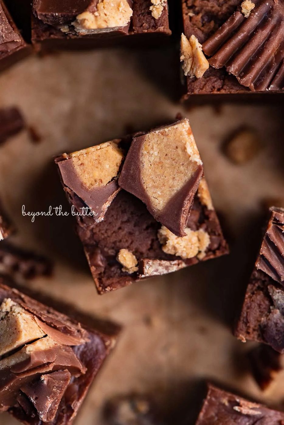 Sliced house-made chocolate peanut butter fudge on brown parchment paper | © Sovuh