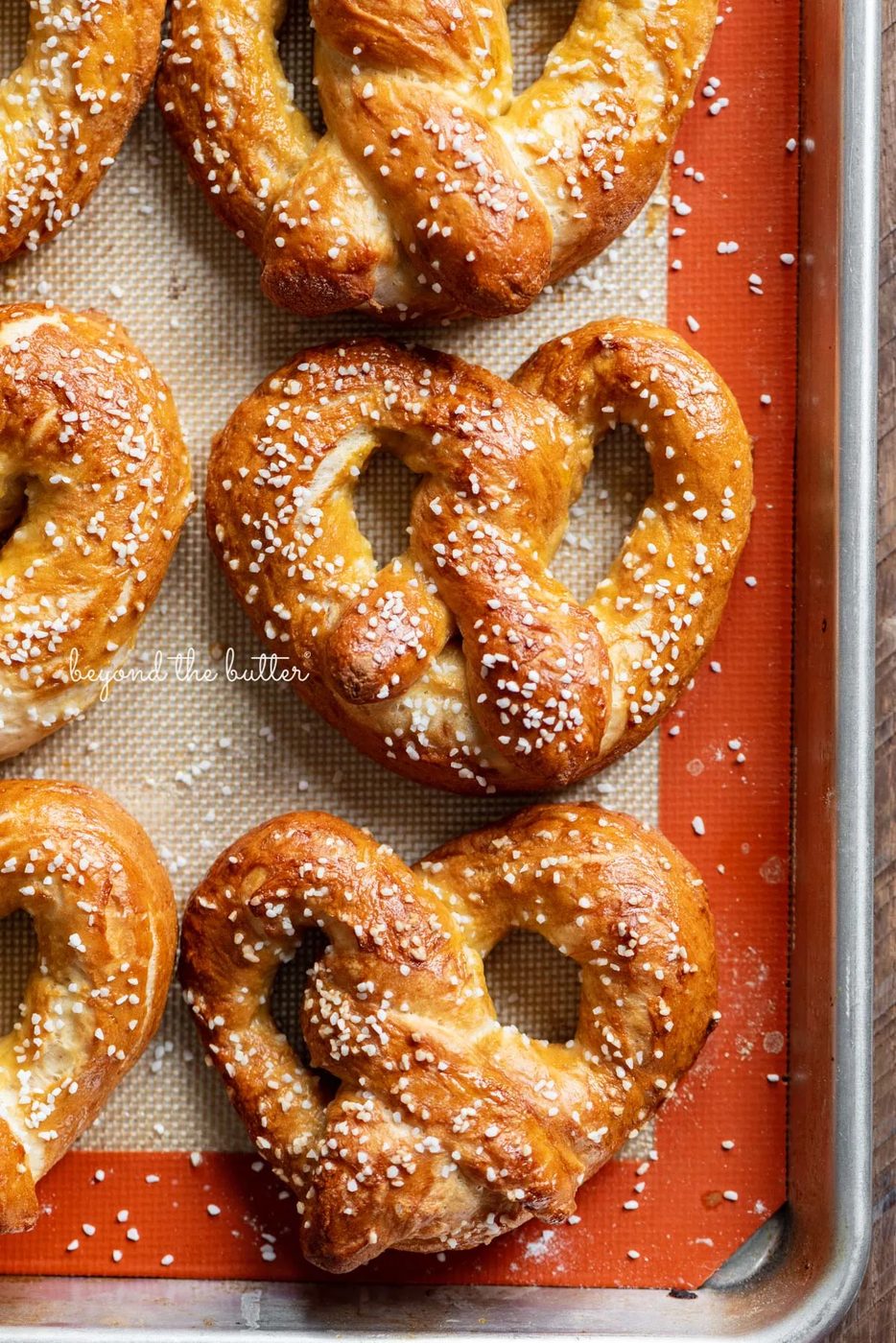 House-made soft pretzels on a silicone baking mat and baking sheet | © Sovuh