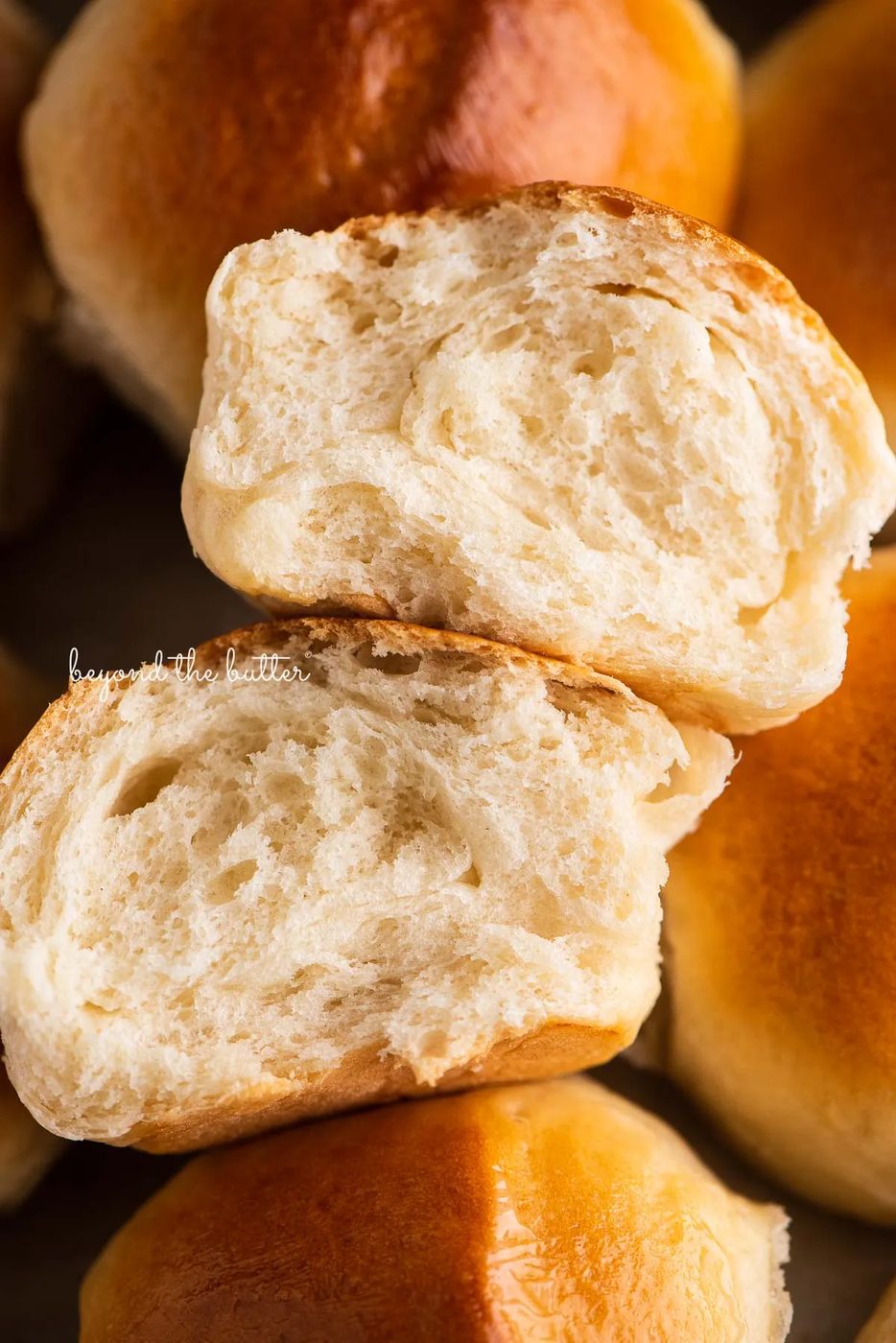 House-made honey butter dinner rolls with one ripped in half to show the fluffiness | © Sovuh