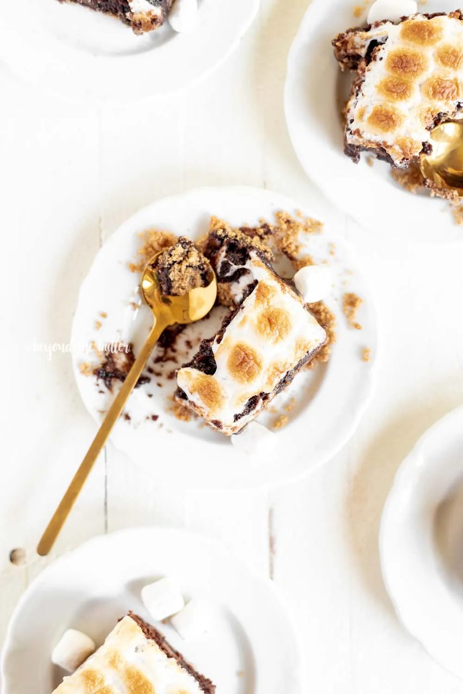 Familiar S'mores Brownies with graham cracker crust | All Images © Sovuh, LLC