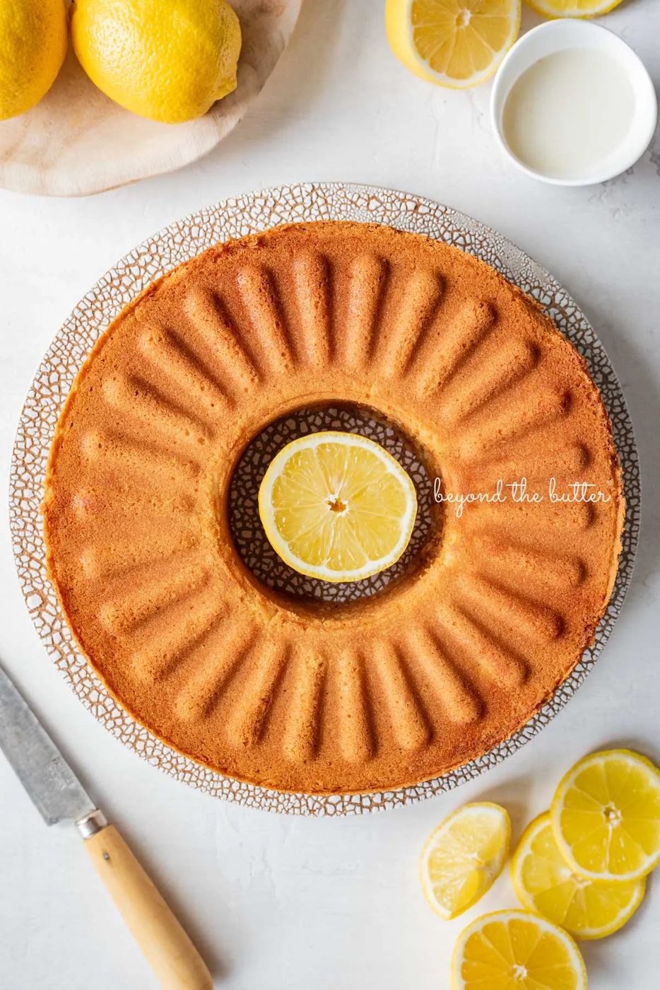 Pre-glazed lemon cream cheese pound cake baked in the IKEA Vadragen cake pan | © Sovuh