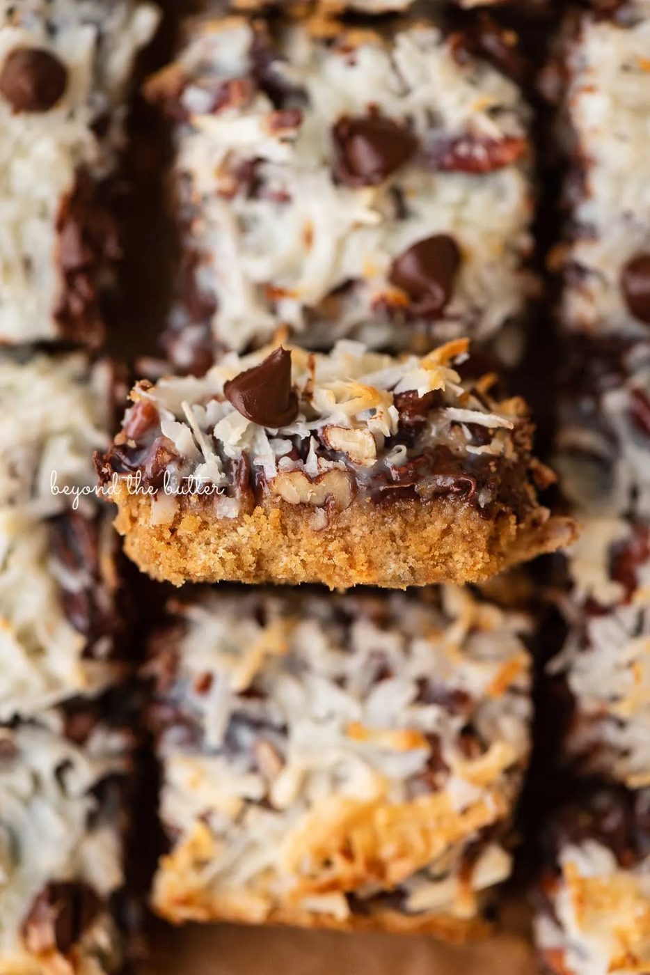Sliced 7 layer magic cookie bars with center bar on its side | © Sovuh