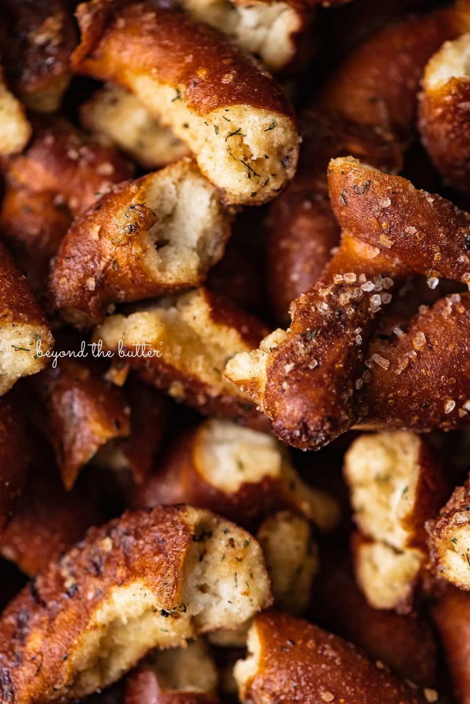 Seasoned sourdough pretzels coated in a mixture of olive oil, garlic powder, dill weed, lemon pepper, and ranch dry dressing mix from Sovuh.com | © Sovuh