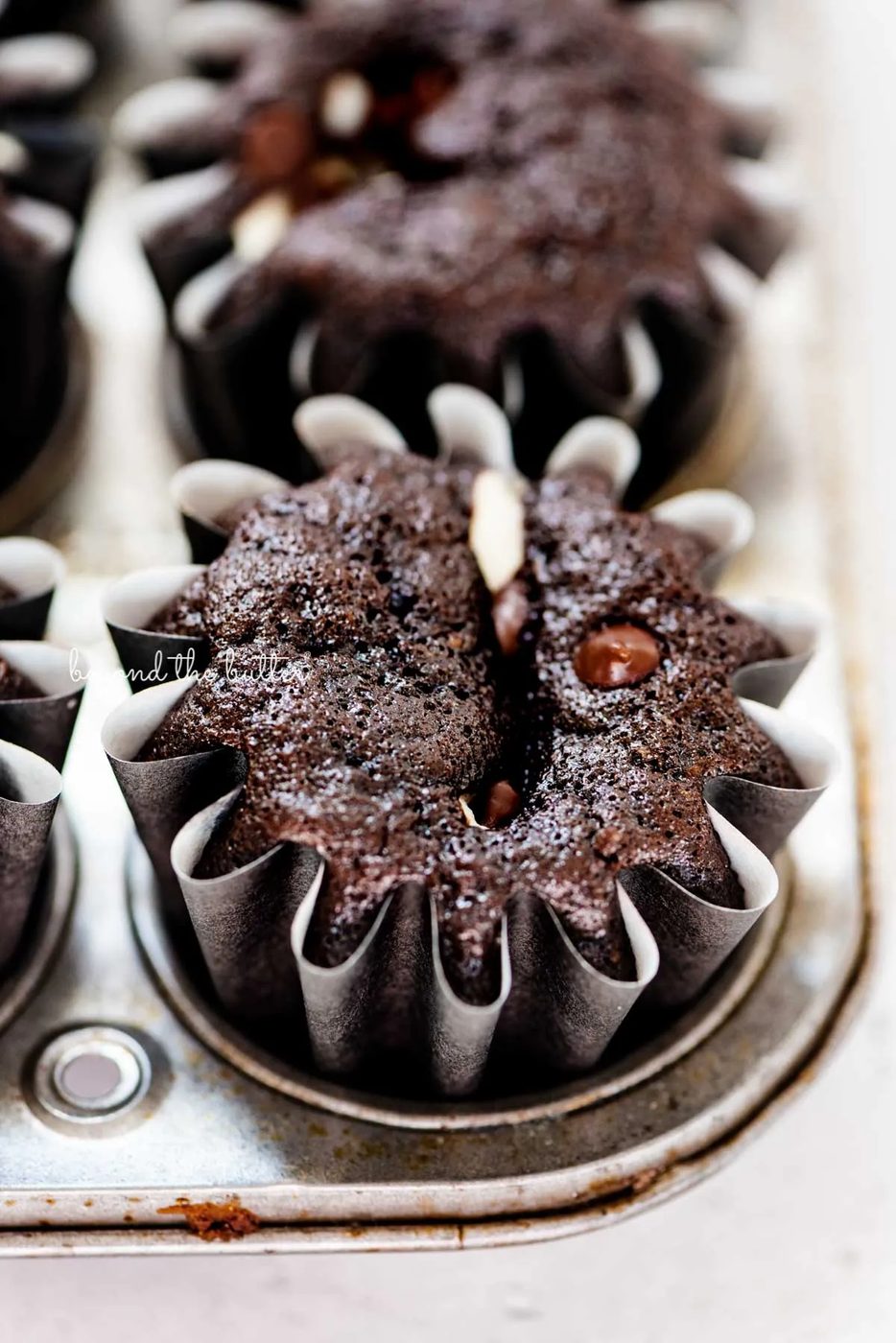 Small batch black bottom cupcakes in a vintage baking tin from Sovuh.com | © Sovuh