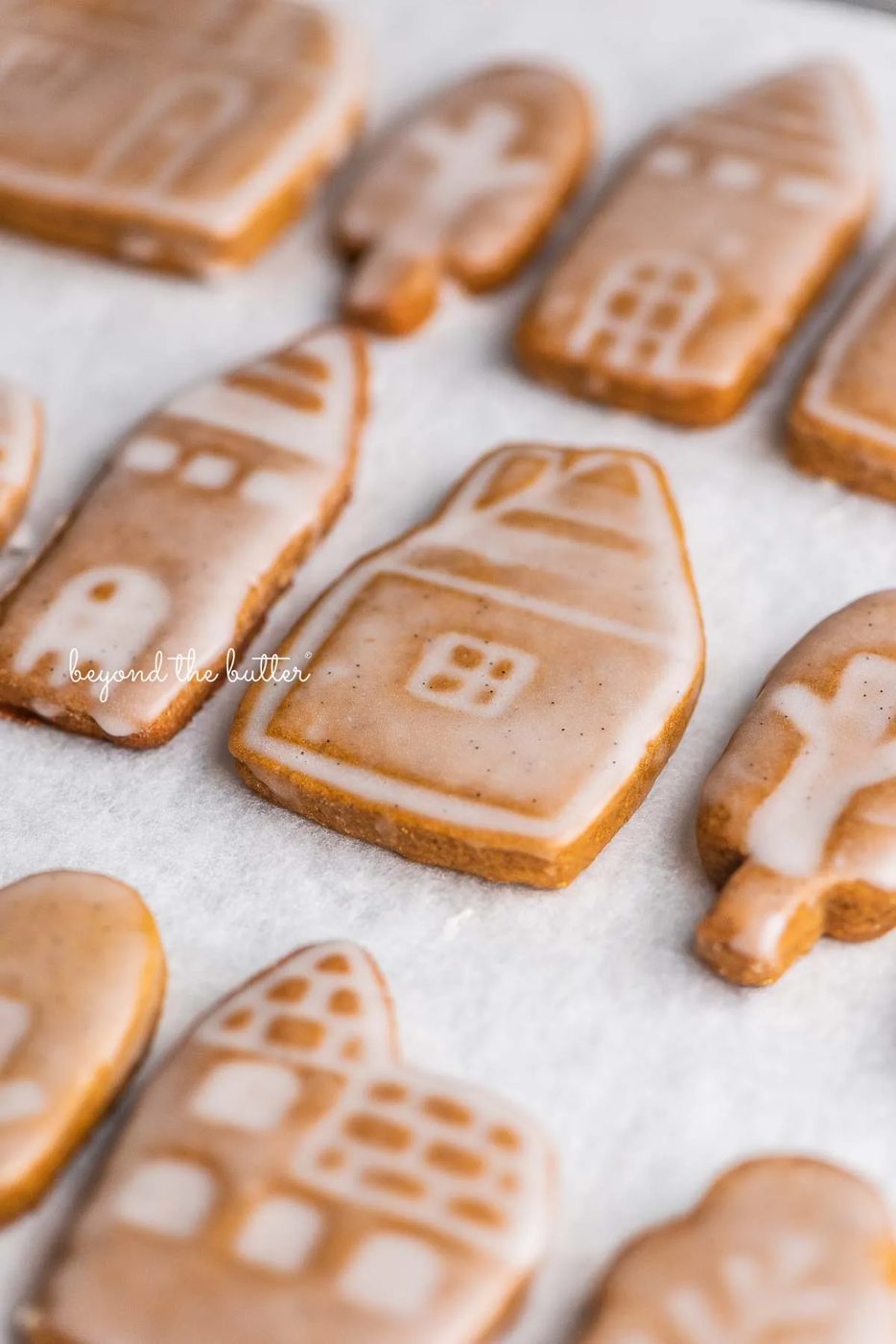 Soft and chewy gingerbread cookies lined up in rows on a white marbled background | © Sovuh, LLC