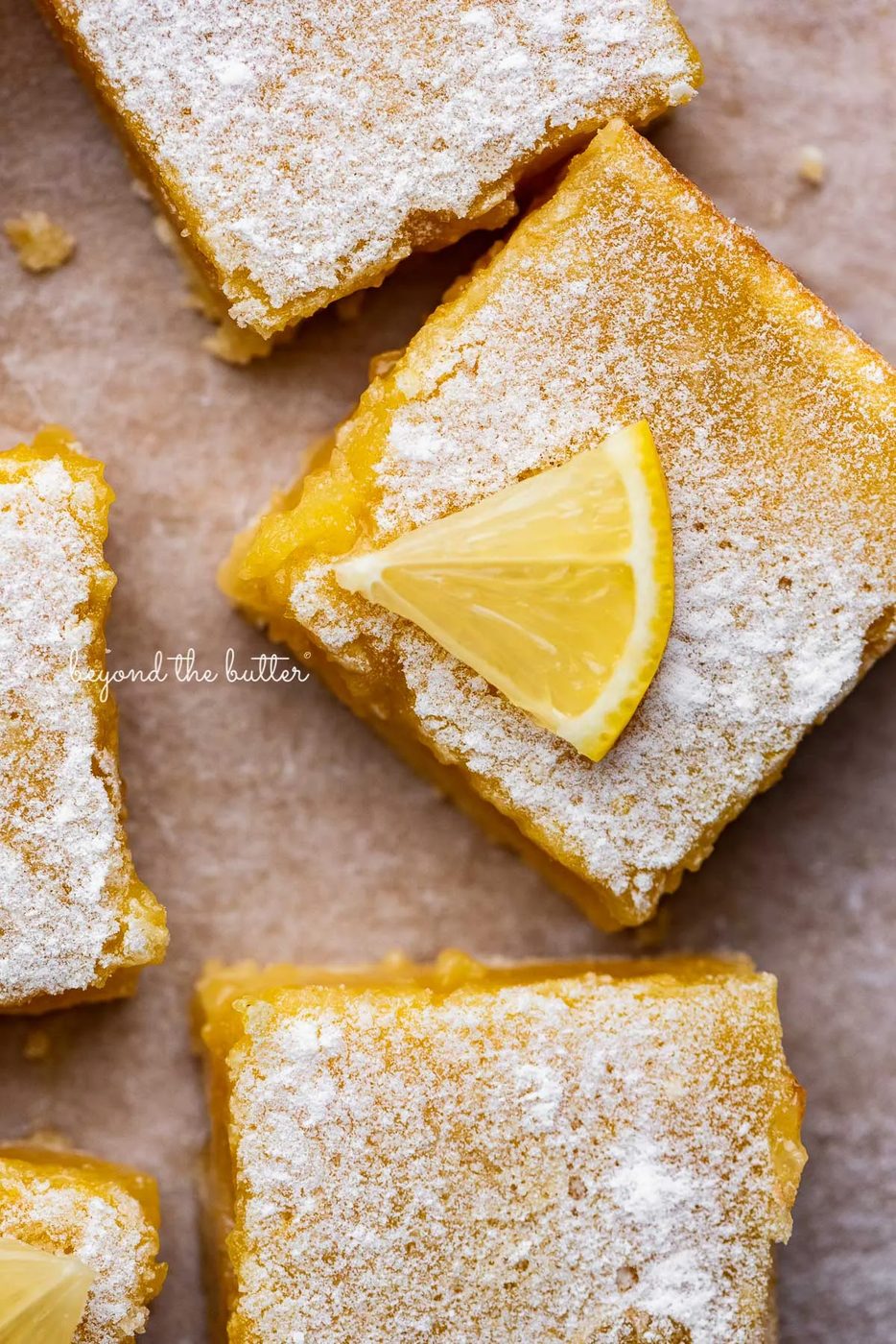 Tart and tangy lemon bars on parchment paper | © Sovuh