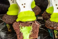 Hauntingly Easy Ghost Cupcakes